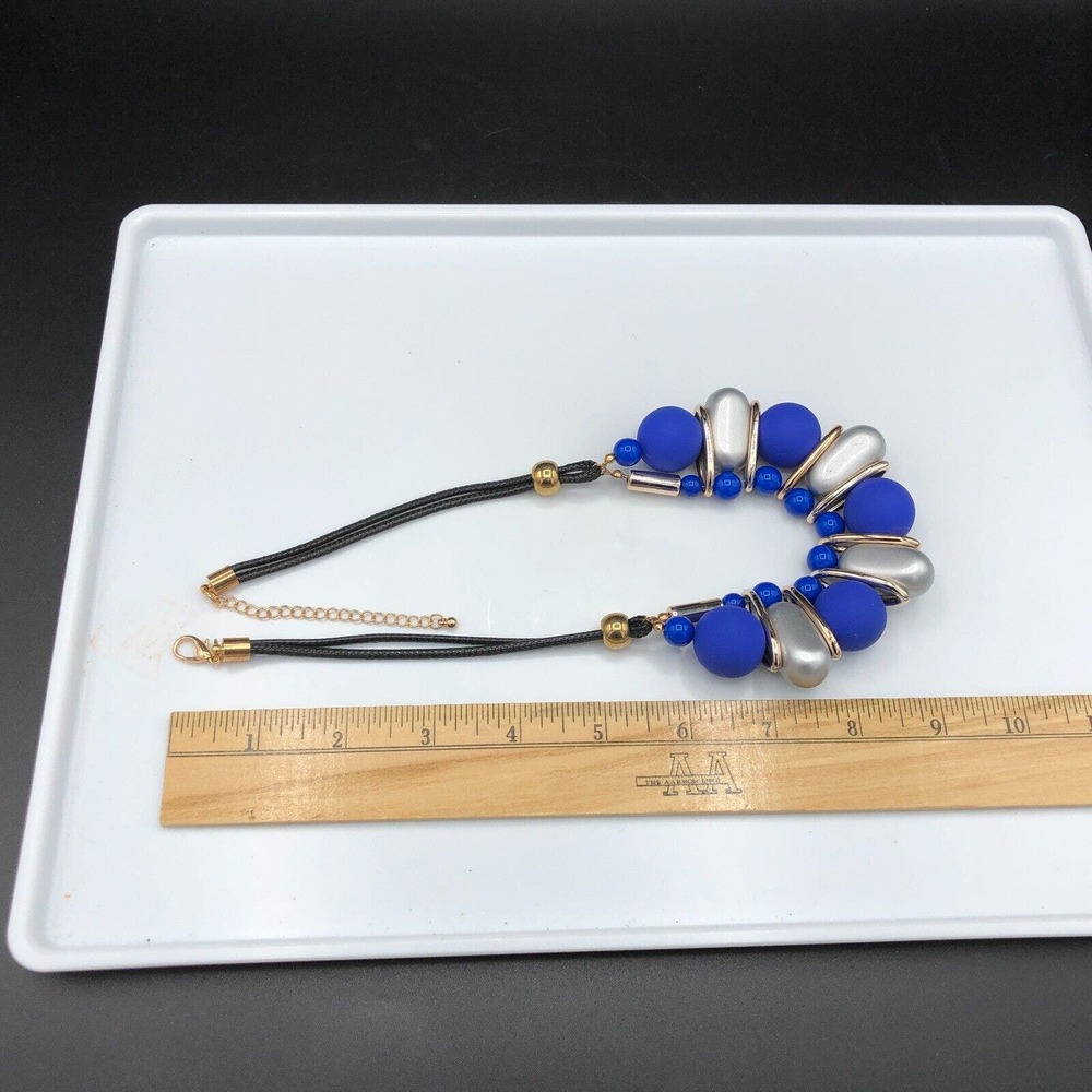 Vintage Chunky Blue Plastic Beaded Necklace Matte Silver Gold Tone Nautical Bib - Picture 4 of 5